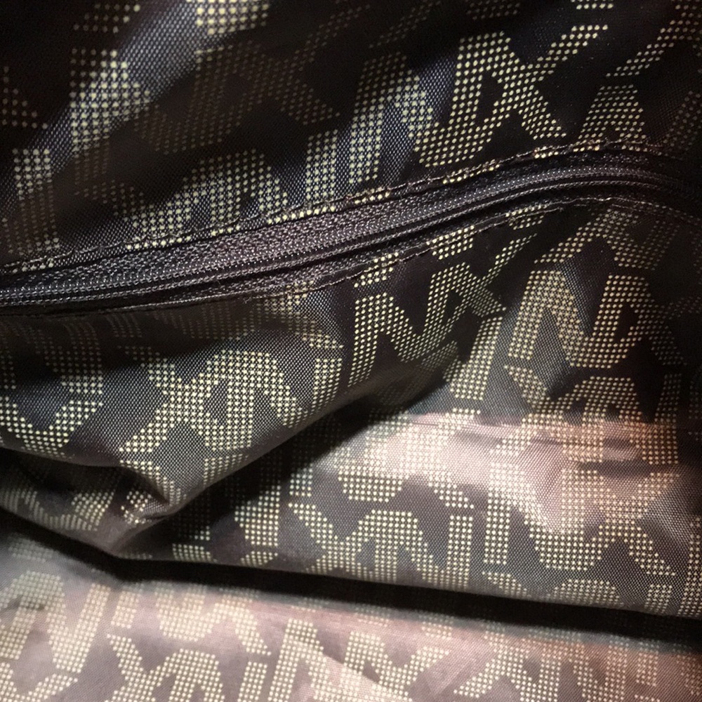 NX signature logo weekender, fully lined with inside zipper pocket. - Picture 8 of 9